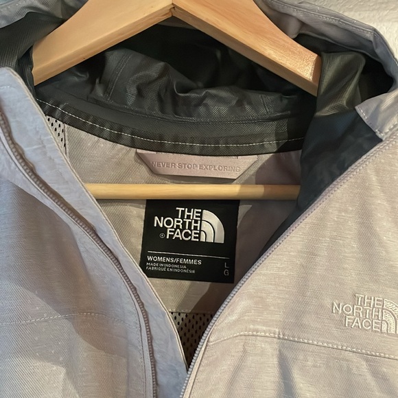 NWOT The North Face TeraLinda Belted Trench Coat, Rain Jacket. Grey Size L - Picture 4 of 12